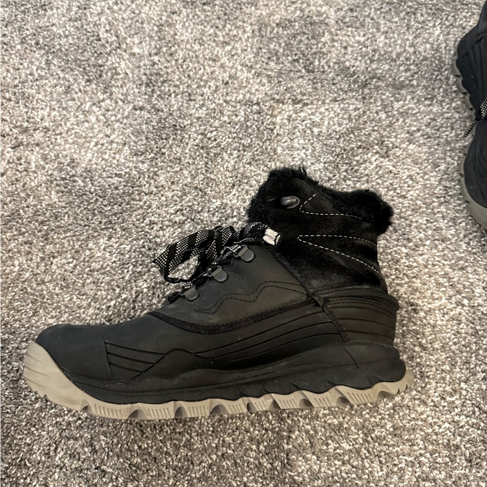 Merrel women’s snow boots